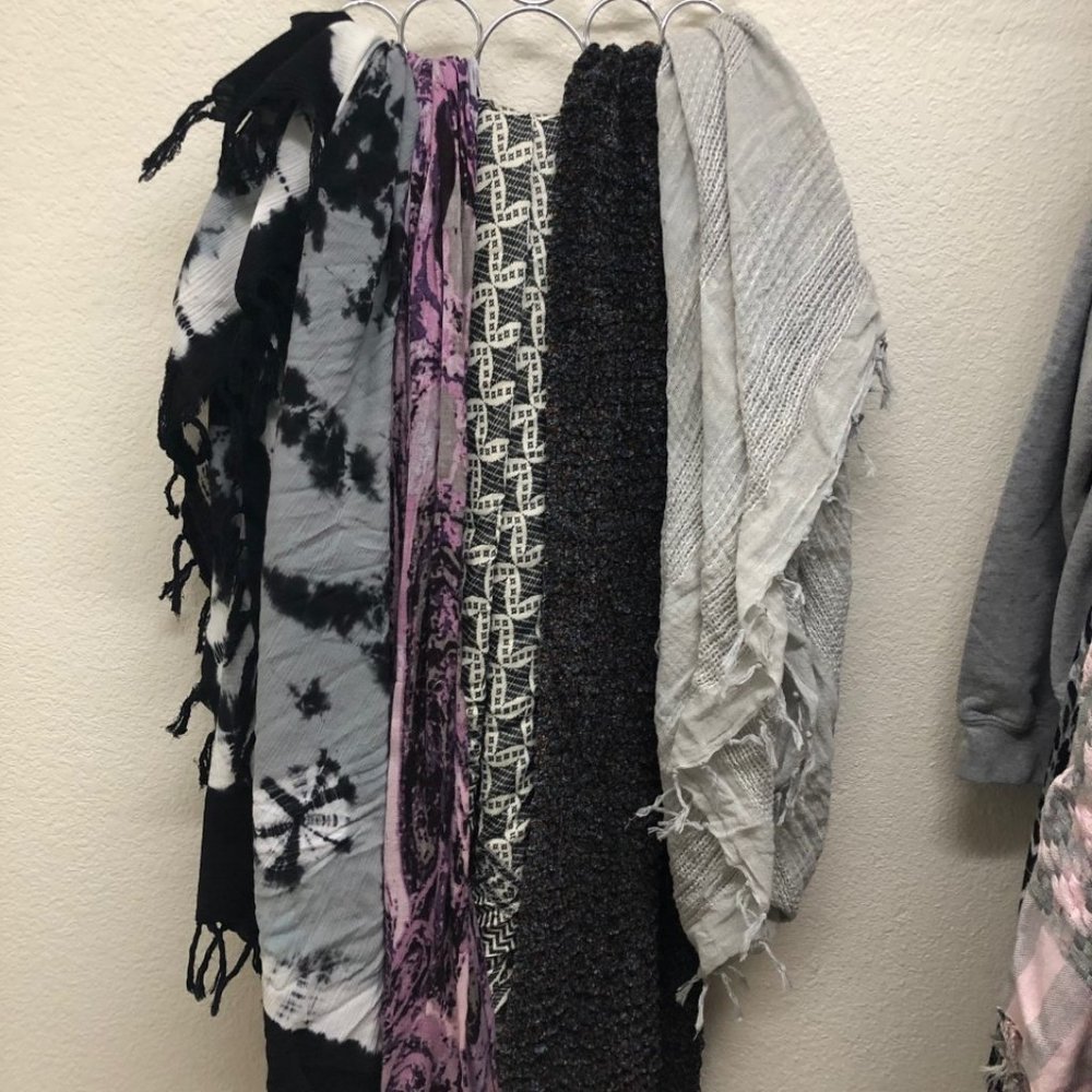 Scarfs - Picture 2 of 3